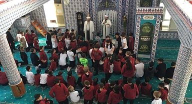 Susurluk'ta Öğrencilere Yönelik Cuma Namazı Buluşmaları Devam Ediyor