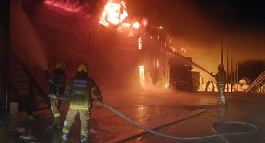 Susurluk'ta Yem Fabrikasında Korkutan Yangın!