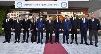 Vali İsmail Ustaoğlu Balıkesir Genç İş İnsanları Derneği’ni Ziyaret Etti