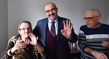 Vali İsmail Ustaoğlu, Gönen’de Hasta ve Yaşlı Aileleri ile Bir Araya Geldi
