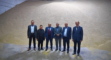 Vali İsmail Ustaoğlu, Gönen'de Zeki Gıda'nın Çeltik İşleme Tesisini İnceledi