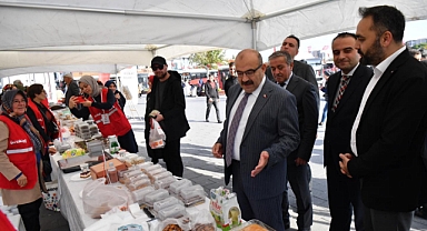 Vali İsmail Ustaoğlu, Kızılay Haftası Kapsamında Düzenlenen Kermeste