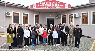 Vali İsmail Ustaoğlu’ndan Hicri Ercili Bandırma Çocuk Evleri Sitesi’ne Ziyaret