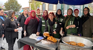 Yeşilay Balıkesir Şubesi'nden Öğretmenler Günü'nde Anlamlı Bir Etkinlik