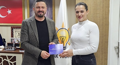 AK Parti Balıkesir İl Başkanlığı’ndan Esra Yıldız Kahraman’a Davet