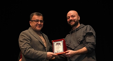 Altıeylül Belediye Başkanı Hakan Şehirli’den “Sayın Yargıç” Tiyatro Oyununa Övgü