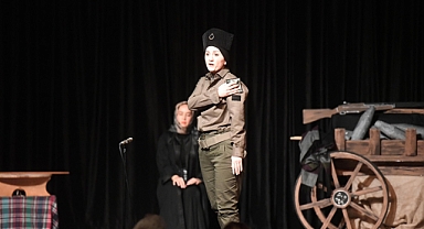 Altıeylül'de Dünya Kadın Hakları Günü’nde “Türk Kadını Efsanesi” Sahnelendi