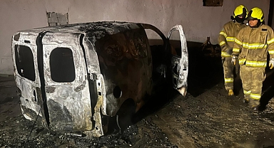 Altıeylül'de Korkutan Araç Yangını 