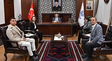 Aselsan Net İzmir Bölge Müdürü Berna Vardar, Vali İsmail Ustaoğlu’nu Ziyaret Etti