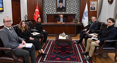 Ayvalık Belediye Başkanı Mesut Ergin ve UNESCO Alan Başkanı Dr. Berrin Akın Akbüber, Vali İsmail Ustaoğlu'nu Ziyaret Etti