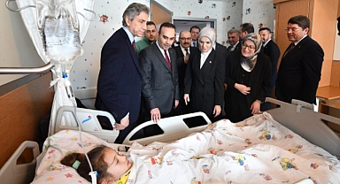 Bakanlar, Balıkesir’deki Trafik Kazasında Yaralanan Öğrencileri Hastanede Ziyaret Etti