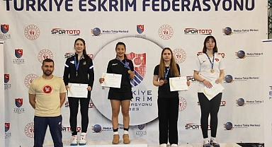Balıkesir Büyükşehir Belediyesporlu Eskrimcilerden Büyük Başarı: Altın ve Bronz Madalya
