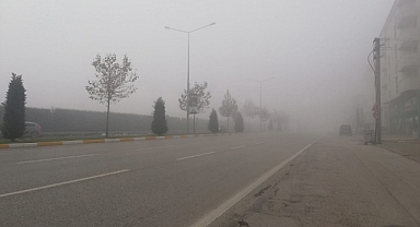 Balıkesir’de Sabah Saatlerinde Yoğun Sis, Trafik ve Günlük Yaşamı Zorlaştırdı