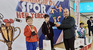 Balıkesir’de Satranç Küçükler İl Birinciliği Sonuçlandı, Başarılı Sporcular Ödüllerini Aldı