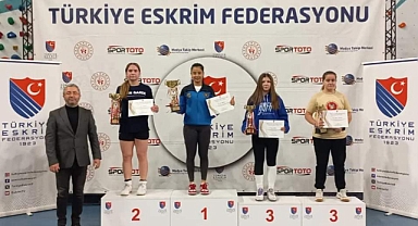 Balıkesir Eskrim Sporcuları, Yıldızlar Federasyon Kupası'nda Büyük Başarı Elde Etti: Elvin Gülışık 1. Alara Atmaca 2. Oldu