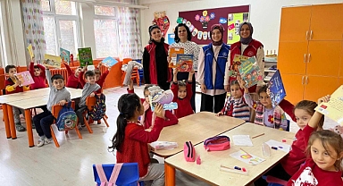 Balıkesir Gençlik Merkezi, Gökköy Anaokulu Öğrencilerine Kitap Hediye Etti: “Kitabım Kitabın Olsun” Projesiyle Minik Yüreklere Dokundular