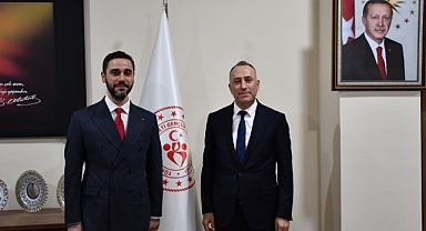 Balıkesir Gençlik ve Spor İl Müdürlüğü'ne Vakıflar Bölge Müdürü Mikail Akıllı'dan Ziyaret