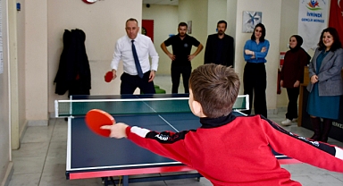 Balıkesir Gençlik ve Spor İl Müdürü Adem Özalp, İvrindi’de Gençlerle Bir Araya Geldi ve Spor Tesislerini İnceledi