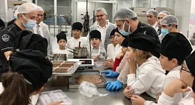 Balıkesir İl Tarım ve Orman Müdürü Erkan Alkan, Öğrencilerle Birlikte Unlu Mamül Üretim İşletmesini Ziyaret Etti