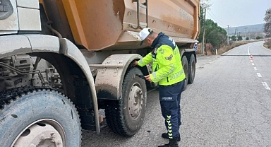 Balıkesir Jandarması Kış Lastiği Denetiminde: 2.387 Araç Kontrol Edildi