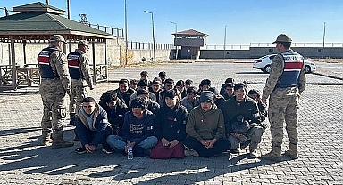 Balıkesir Jandarmasından Göçmen Kaçakçılığına Darbe: 22 Düzensiz Göçmen Yakalandı