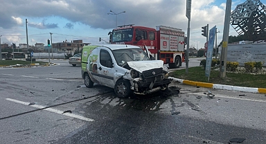 Balıkesir Karesi’de Çift Taraflı Kaza: 2 Vatandaş ve 1 Köpek Kurtarıldı