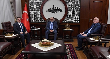 Balıkesir Üniversitesi Rektörü Prof. Dr. Yücel Oğurlu, Vali İsmail Ustaoğlu’nu Ziyaret Etti