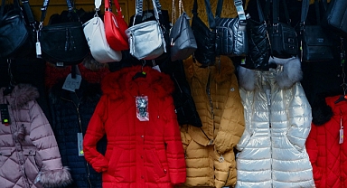 Balıkesirliler Kışlık Alışverişe Yöneldi: Ekonomik Zorluklar Yerel Esnafı Etkiliyor