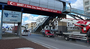 Bandırma Belediyesi, Şehit J. Uzm. Çvş. Soner Fazlıoğlu’nun İsmini Üst Geçitte Yaşatıyor
