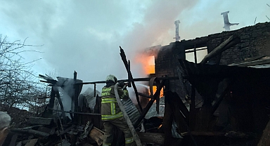 Bigadiç’te 5 Ev Alevlere Teslim Oldu!