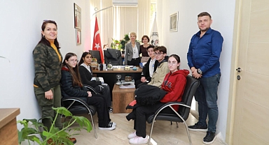 Burhaniye Belediye Başkanı Ali Kemal Deveciler, Celal Toraman Anadolu Lisesi Öğrencilerinin Çevre Projesine Destek Verdi