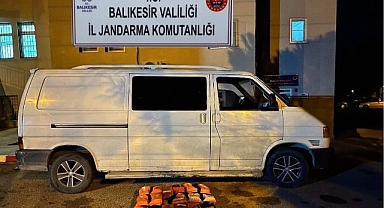 İvrindi'de Göçmen Kaçakçılığı Operasyonu: 26 Düzensiz Göçmen Yakalandı