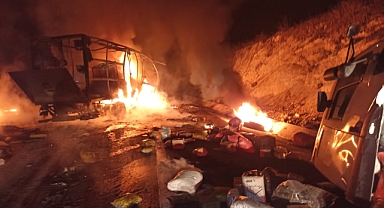 İzmir-İstanbul Otobanında Feci Kaza İki Kamyon Alevlere Teslim Oldu