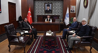 MHP Balıkesir İl Başkanı Niyazi Tunç ve Heyetinden Vali İsmail Ustaoğlu’na Ziyaret