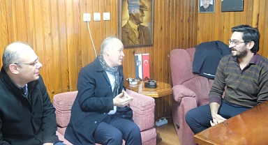 MHP Balıkesir İl Başkanlığı Cumhuriyet Caddesi’nde Esnafla Buluştu