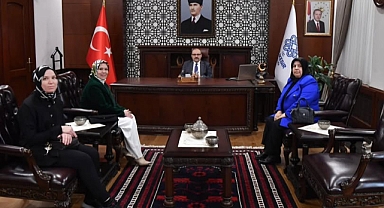 Milliyetçi Hareket Partisi Balıkesir Kadın Kolları İl Başkanı Hanife Aydemir ve Heyeti, Vali İsmail Ustaoğlu’nu Ziyaret Etti