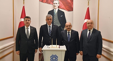 Sağlık Bakanı Prof. Dr. Kemal Memişoğlu’ndan Balıkesir Valisi İsmail Ustaoğlu’na Ziyaret