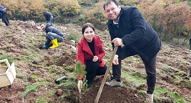 Sındırgı Belediye Başkanı Serkan Sak, Emendere Mahallesi'nde Dursun Taparlı Hatıra Ormanı'nın Açılışını Gerçekleştirdi