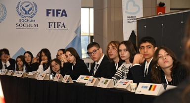 Uluslararası Gençlik Zirvesi Balıkesir’de Başladı: “Dünyayı Gençlerin Kardeşliği Kurtaracak”