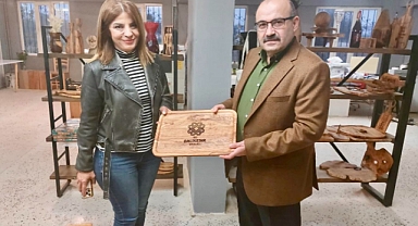 Vali İsmail Ustaoğlu, Edremit’teki Egeden Eve İşletmesini Ziyaret Etti: Ahşap Ürünlerde Yenilikçi ve Çevre Dostu Yöntemler İncelendi