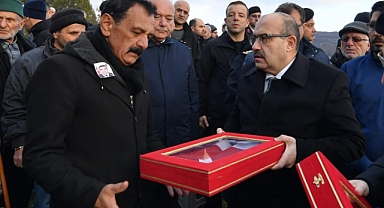 Vali İsmail Ustaoğlu, Jandarma Personel Astsubay Üstçavuş Fahri Kurt’un Cenaze Törenine Katıldı