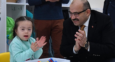 Vali İsmail Ustaoğlu, Kuvayi Milliye Özel Eğitim Anaokulu’nu Ziyaret Etti: Minik Öğrencilerle Bir Araya Geldi