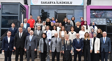 Vali İsmail Ustaoğlu’ndan Sakarya İlkokulu’na Ziyaret: Öğrenciler ve Öğretmenlerle Bir Araya Geldi