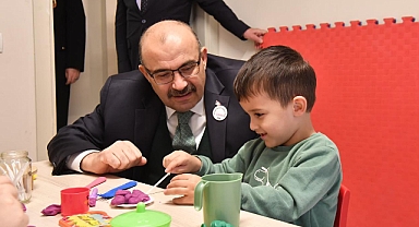 Vali İsmail Ustaoğlu, Özel Otizmli Bireyleri Destekleme Vakfı’nı Ziyaret Etti