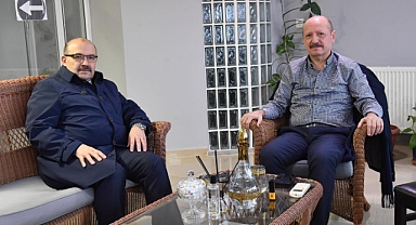 Vali İsmail Ustaoğlu, Trafik Kazası Geçiren AK Parti Milletvekili Adil Çelik’i Ziyaret Etti