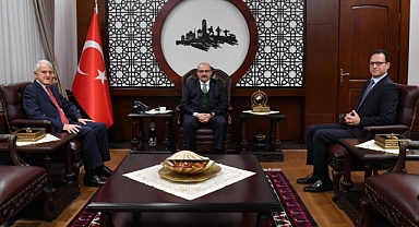Yırcalı Holding Yönetim Kurulu Başkanı A. Rona Yırcalı ve Yönetim Kurulu Üyesi Sinan Yırcalı, Vali İsmail Ustaoğlu’nu Ziyaret Etti