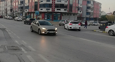 Altıeylül Bahçelievler'de Yaya Geçidi İhtiyacı: Vatandaşlar Güvenlik İçin Adım Bekliyor