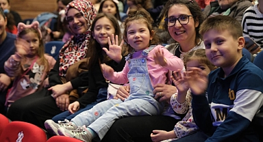 Altıeylül Belediyesi’nden Çocuklara Tiyatro Keyfi