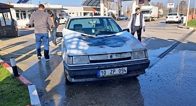 Altıeylül’de Akaryakıt İstasyonunda Araç Yangını