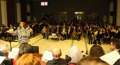 Ayvalık’ta Giritliler Derneği Mübadele Korosu Muhteşem Performansını Sergiledi